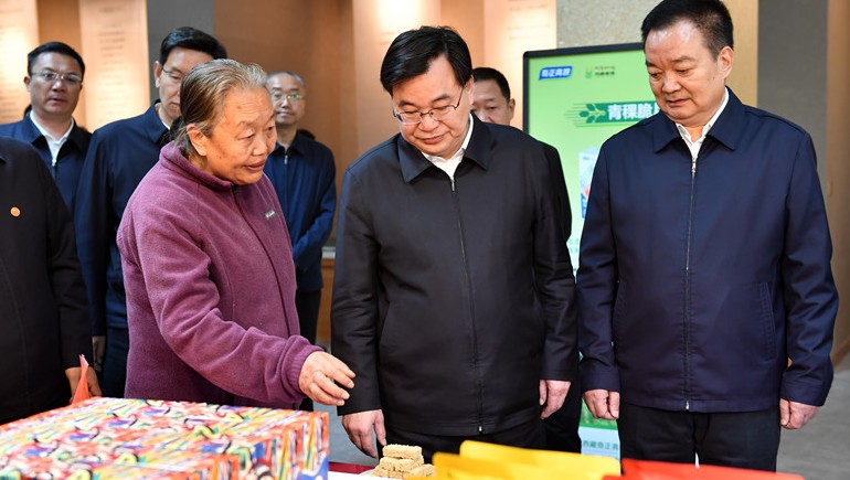 西藏·甘肅工作座談會在拉薩舉行，兩省區(qū)領(lǐng)導(dǎo)蒞臨奇正青稞考察